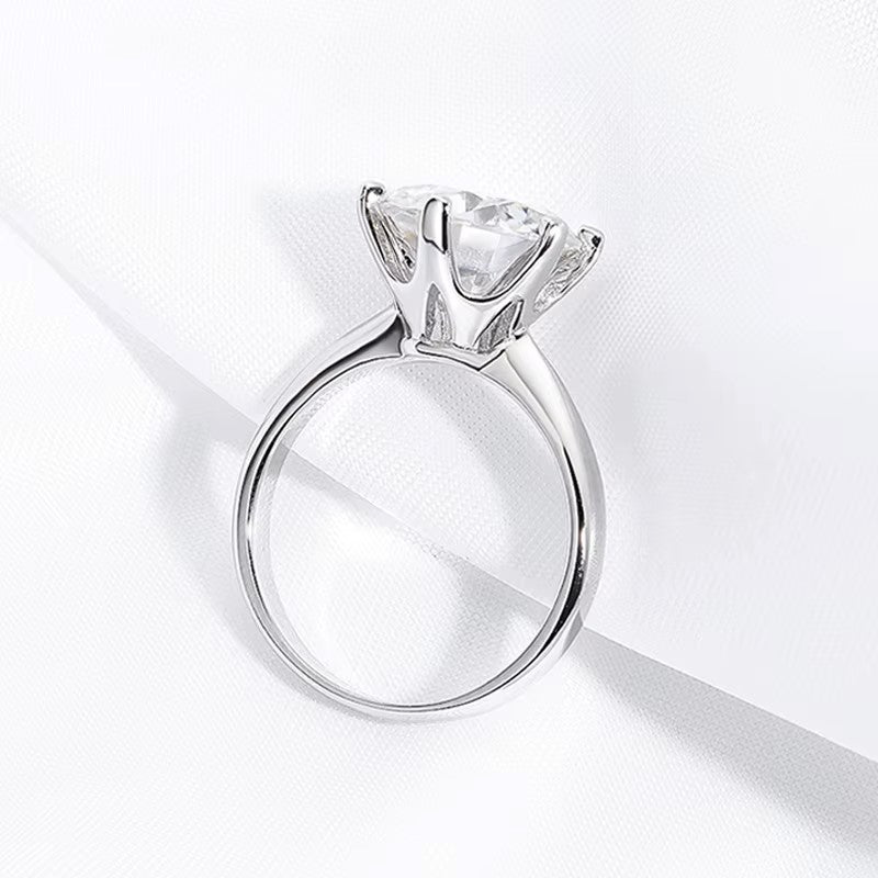 Elegant Women's Moissanite Engagement Ring