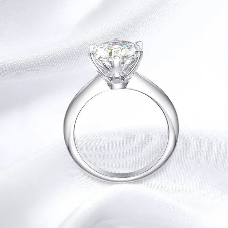 Elegant Women's Moissanite Engagement Ring