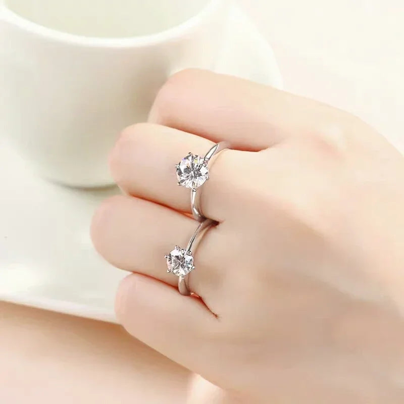 Elegant Women's Moissanite Engagement Ring